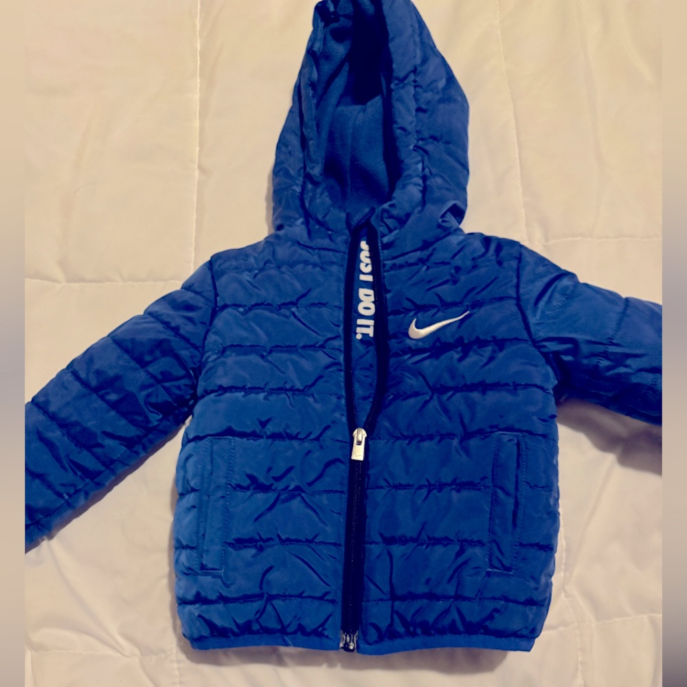 Nike puff jacket - Picture 2 of 9